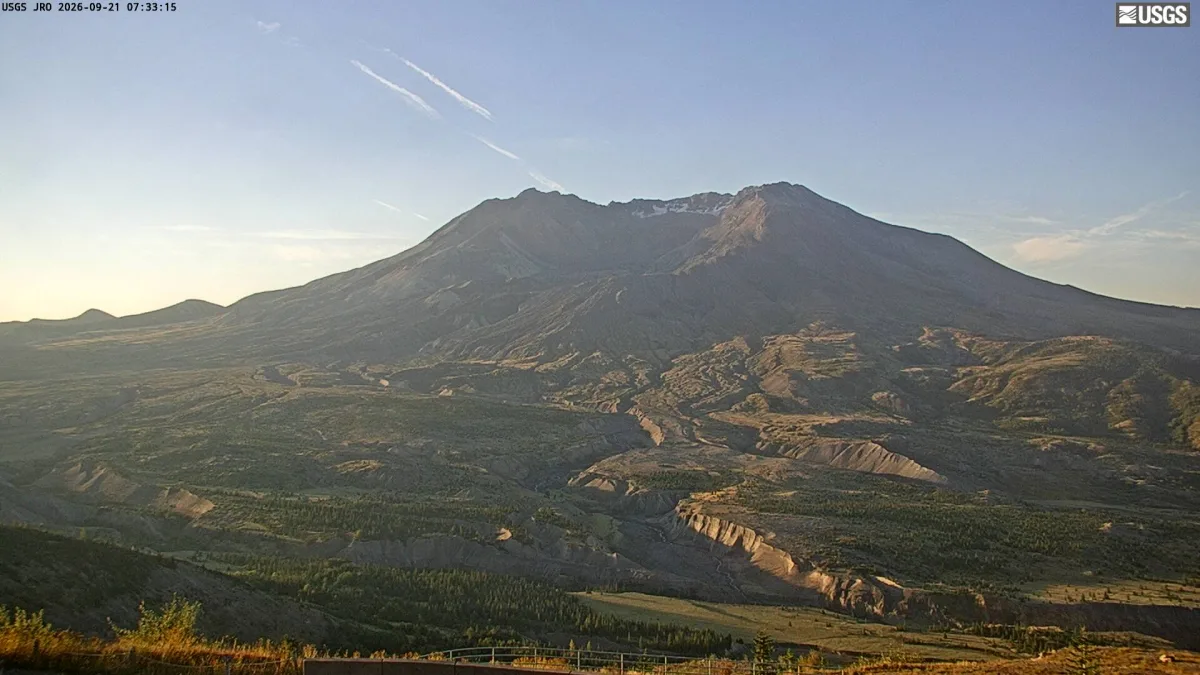 St. Helens – Visual webcam: Johnston Ridge Observatory, Mount St. Helens, United States